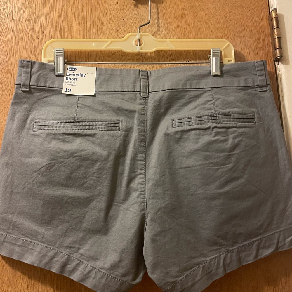 Old Navy Women's Gray Chino Bermuda Shorts - Picture 3 of 4
